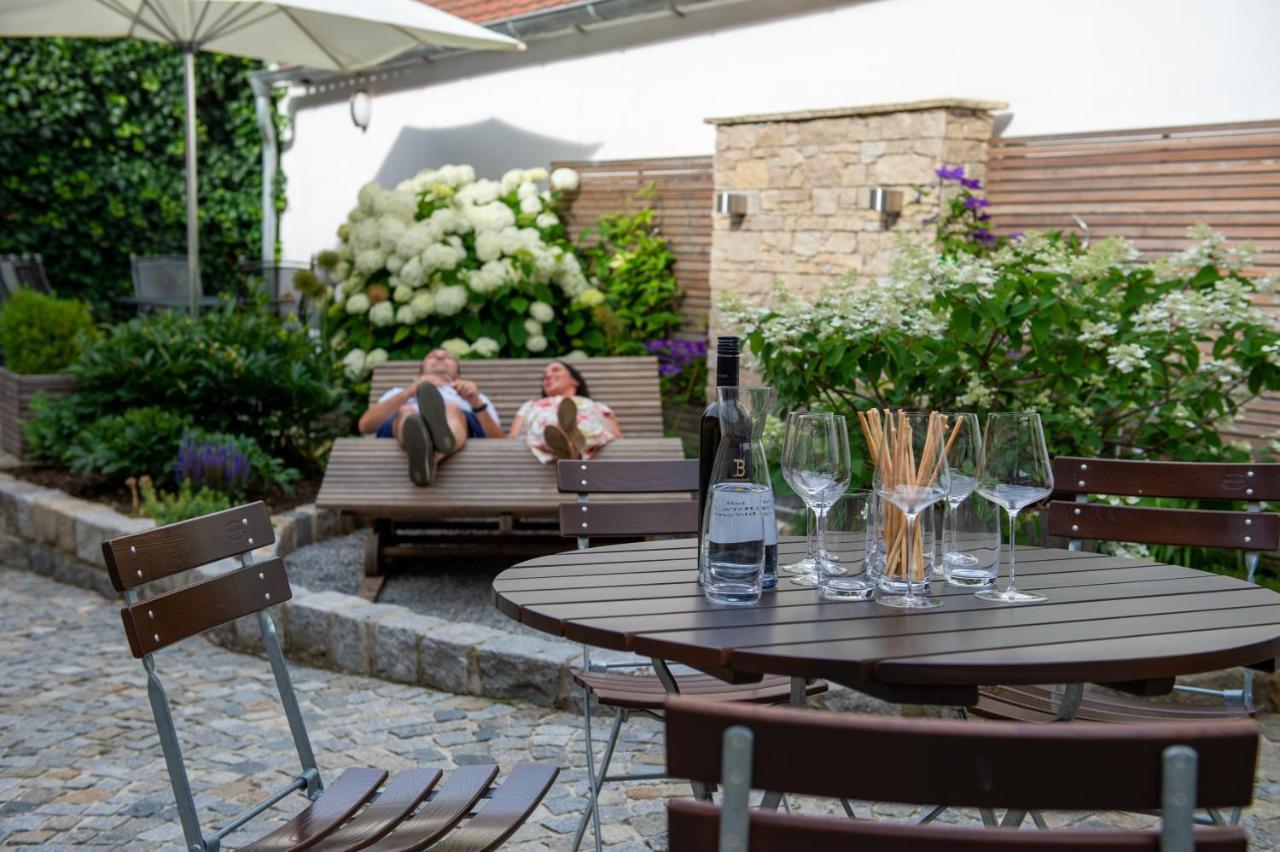 Weingut Breitenfelder Retz Exterior photo