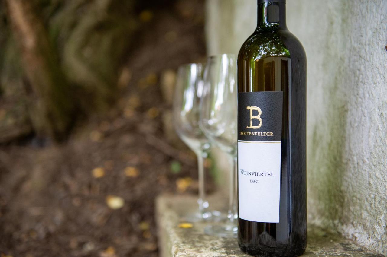 Weingut Breitenfelder Retz Exterior photo